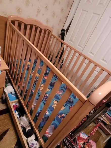 Photo of free crib (South Brunswick) #2