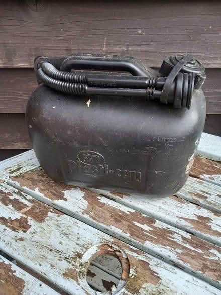 Photo of free 1 gallon fuel can (Builth Wells) #3
