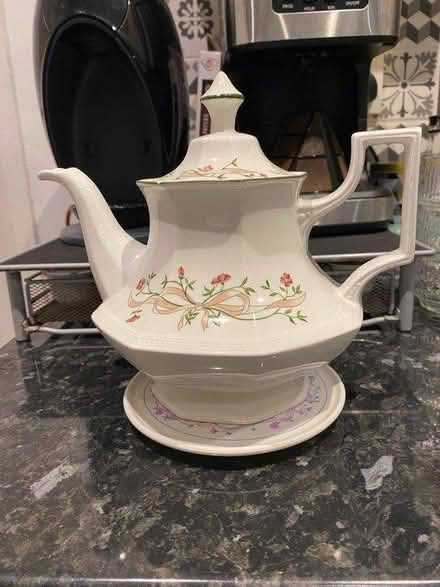 Photo of free Eternal Beau teapot (Ashton OL6) #1