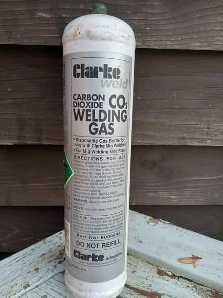 Photo of free CO 2 gas bottle (Builth Wells) #1