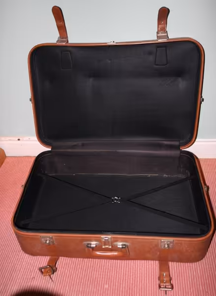 Photo of free Vintage suitcase (Barrow upon Soar LE12) #2