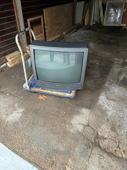Photo of free TV (696 and Woodward) #1