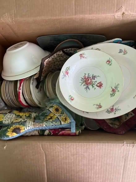Photo of free Eggshell dish set (7 Hills) #1