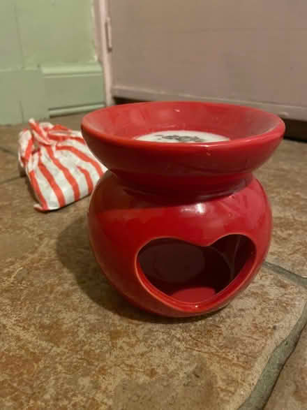 Photo of free Red Wax Melt & Bag of Melts (Kirkintilloch G66) #1