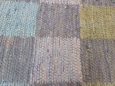 Photo of free Large Rug (Owlthorpe S20) #1