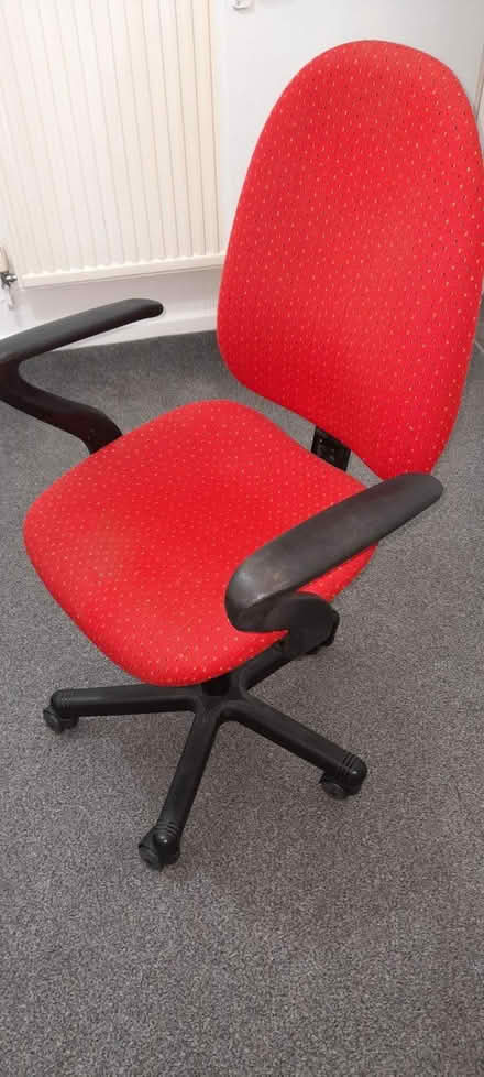 Photo of free Office chair (Rowlatts Hill LE5) #1
