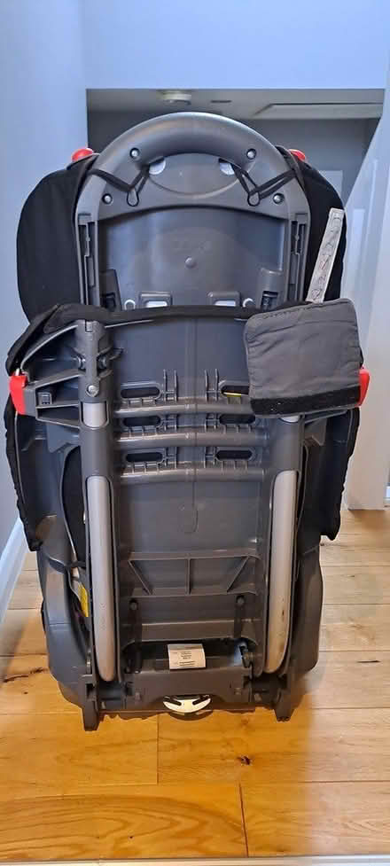 Photo of free Graco car seat 9-18kg (Southfields SW19) #3