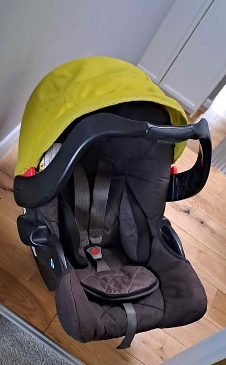 Photo of free Graco baby car seat (Southfields SW19) #2