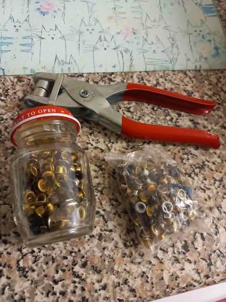 Photo of free Hole puncher (Crow Hills MK41) #1
