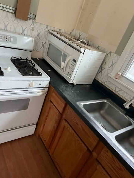 Photo of free countertops and doors (Bolingbrook) #1