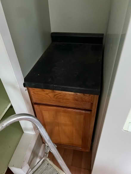 Photo of free countertops and doors (Bolingbrook) #3