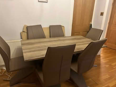 Photo of free Extendable table with 6 chairs (CV6) #3