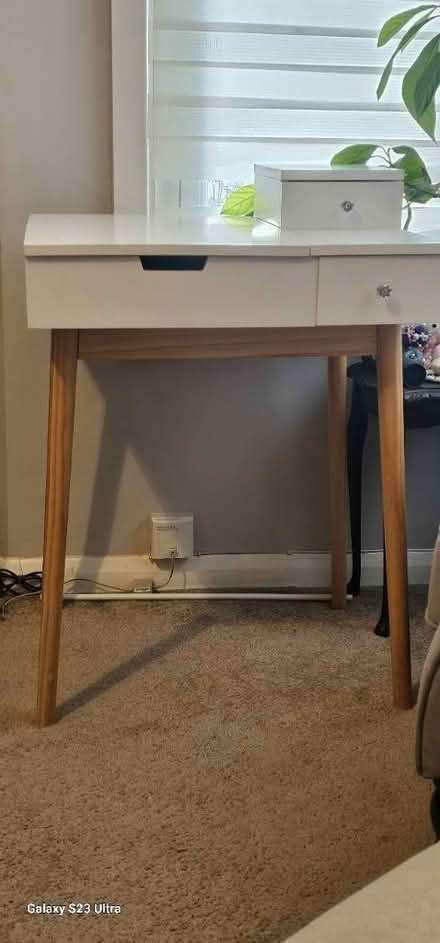 Photo of free White desk (Acton W3) #2
