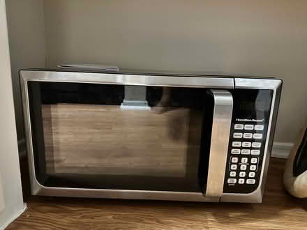 Photo of free Hamilton Beach 900 watt microwave (Apts off Green Oaks & S Cooper) #1