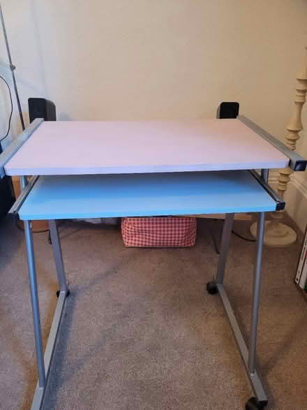 Photo of free Desk (Crouch hill) #3