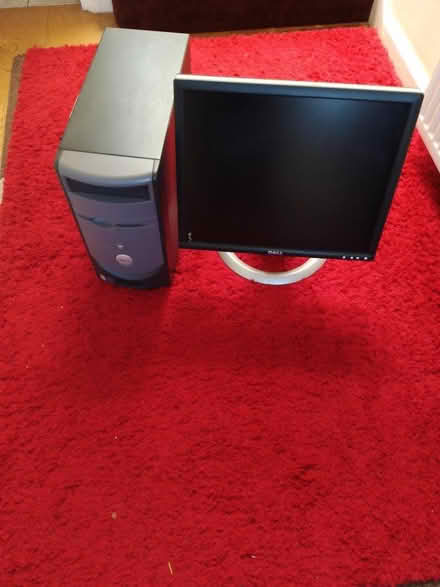 Photo of free dell pc and monitor (WD19) #2