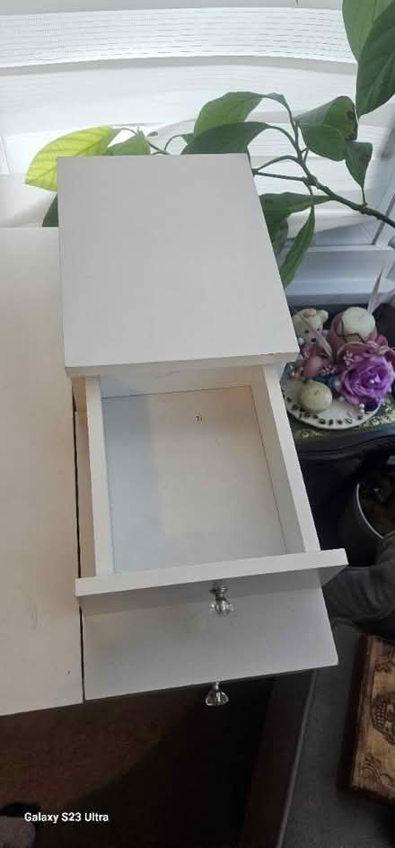 Photo of free White desk (Acton W3) #4