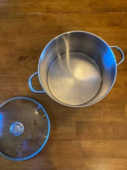 Photo of free Stock pot with lid (Barracks Road area) #2