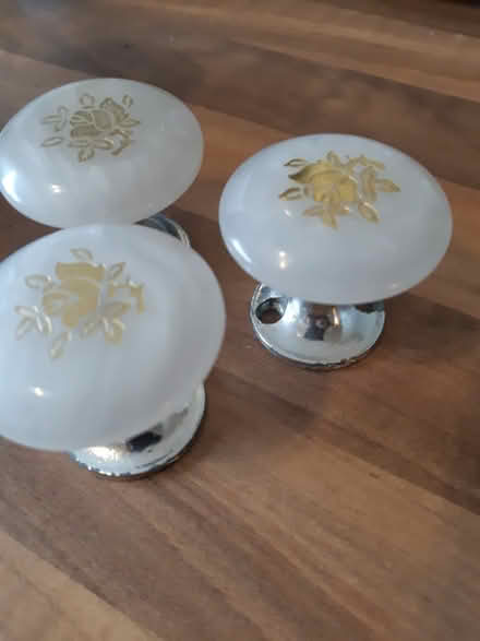 Photo of free White Cupboard Door Knobs With Gold Rose (Orgreave S13) #1