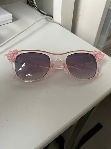 Photo of free Girls sunglasses (Barnsbury N1) #1