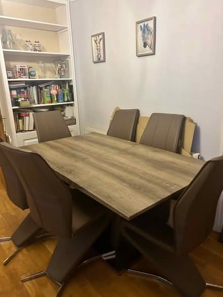 Photo of free Extendable table with 6 chairs (CV6) #1
