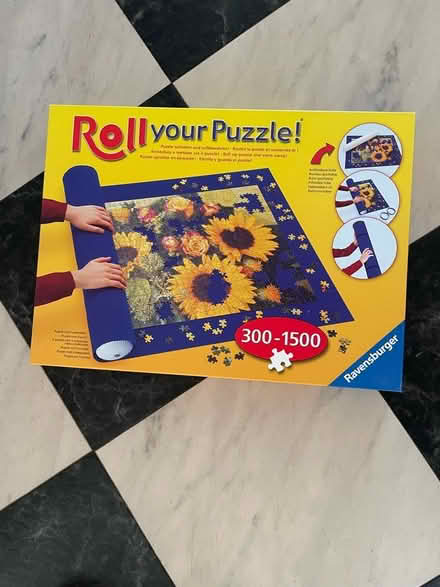 Photo of free 1000 piece jigsaw and mat (Ascot) #2