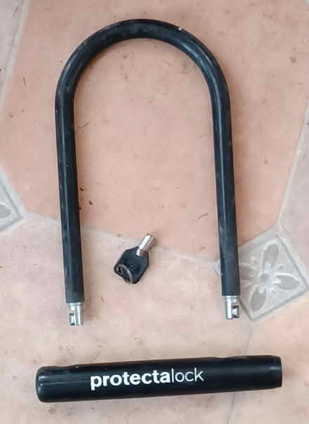 Photo of free bicycle lock (Hampton Magna CV35) #1