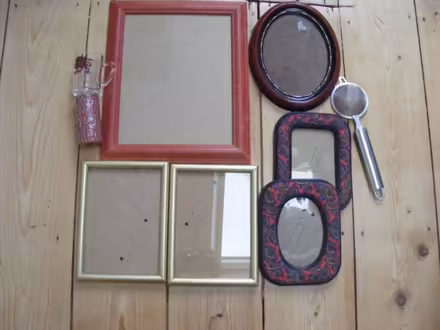 Photo of free Picture frames,tea strainer, chips small welsh dragon glass (Bath & North East Somerset BS31) #3