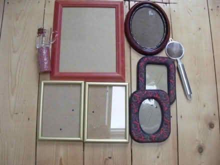 Photo of free Picture frames,tea strainer, chips small welsh dragon glass (Bath & North East Somerset BS31) #3