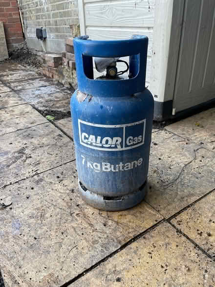 Photo of free Full gas canister (Mitcham CR4) #1
