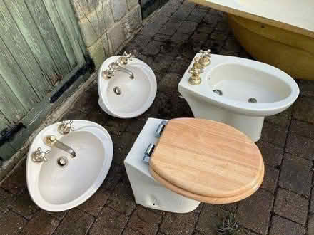 Photo of free Cream bathroom suite (Pateley Bridge (HG3)) #2