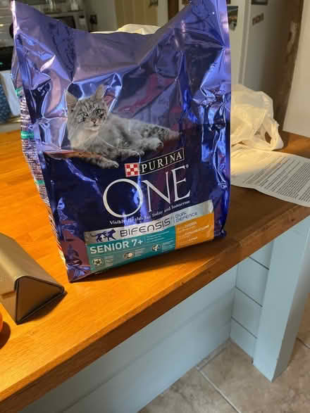Photo of free Purina cat food (Blewbury) #1