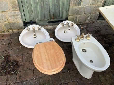 Photo of free Cream bathroom suite (Pateley Bridge (HG3)) #1