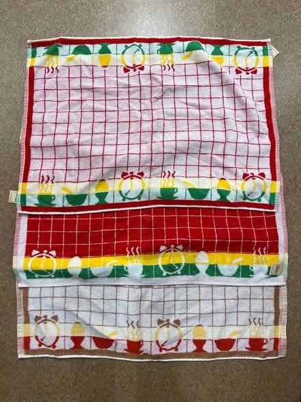Photo of free Set of 3 brand new tea towels (SE24) #1