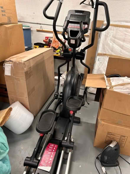 Photo of free working elliptical (6816 Jeremiah Ct, Fairfax Stn) #1