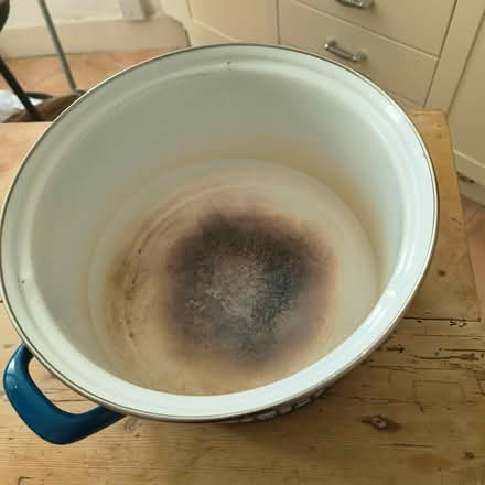 Photo of free Large blue cooking pan (Balham) #3