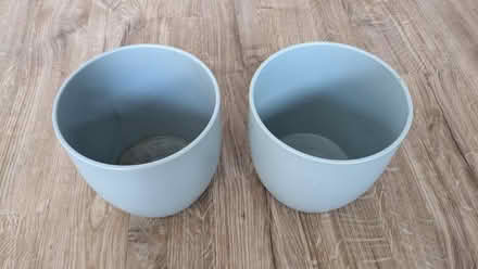 Photo of free x2 medium-size indoor plant pots (City of Ely CP (E Cambs) CB7) #1