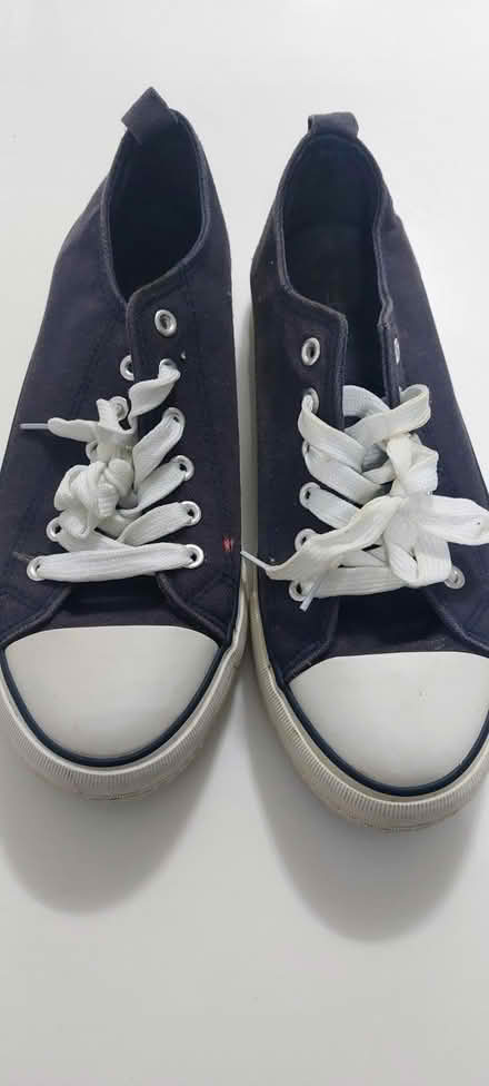 Photo of free Navy trainers (BT15) #2
