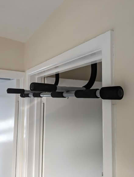 Photo of free pull up exercise bar (tilshead) #1