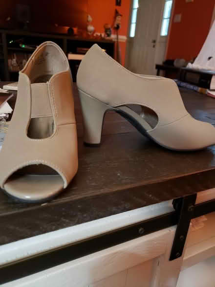 Photo of free New shoes, heel, 7.5 (Leavells Crossing in Spotsy) #1