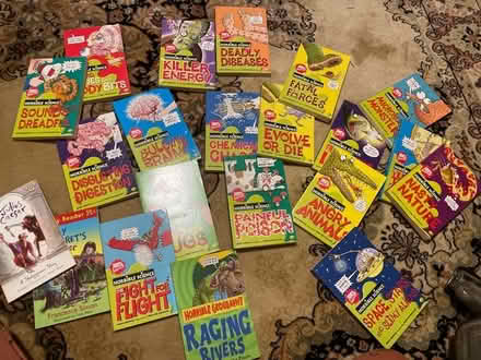 Photo of free Lots of horrible science books (E8) #3