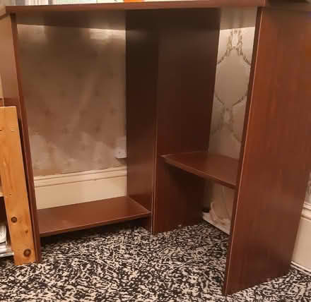 Photo of free Corner desk (Leytonstone E11) #2