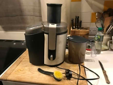 Photo of free Juicer - Philips HR1861 (Grayrigg LA8) #1