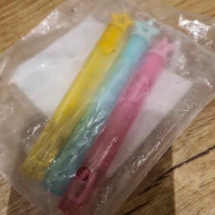 Photo of free Pack of 3 mini bubble wands (Caldecott OX14) #1