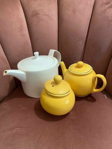 Photo of free Tea pots and sugar bowl (Bucknell, Shropshire) #1