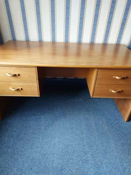 Photo of free Desk (Southborough TN4) #1