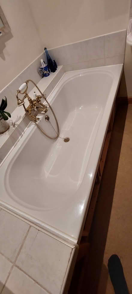 Photo of free White bath (Glusburn BD20) #3