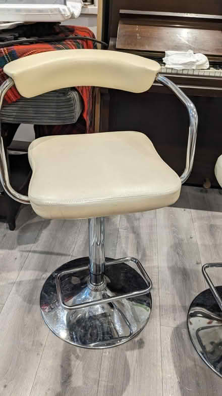 Photo of free 4 bar stools (Thornton Heath CR7) #2