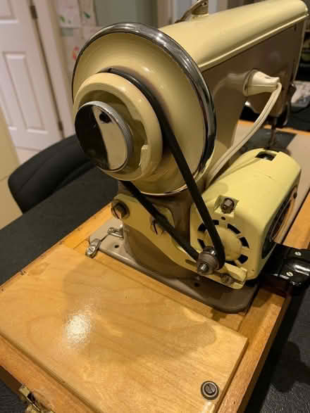 Photo of free Vintage Viscount sewing machine (Derby DE24) #3