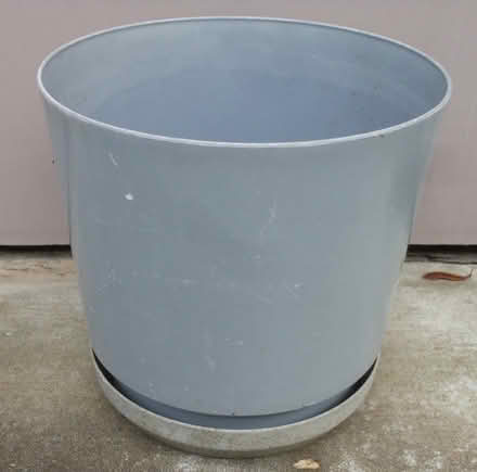 Photo of free Plastic Pot with Tray (Loyal Heights) #1